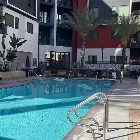 Luxury Designed 2 Bedrooms Part Hotel In Woodland Hills Ca-2
